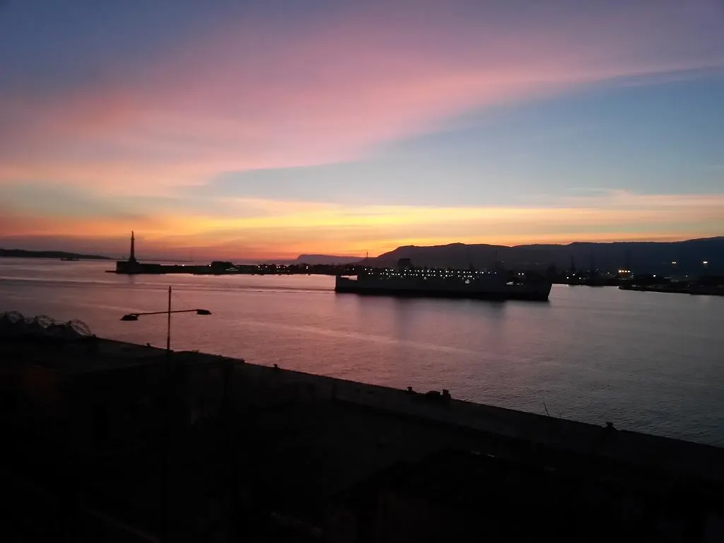 Garibaldi R&B Bed and Breakfast Μεσίνα