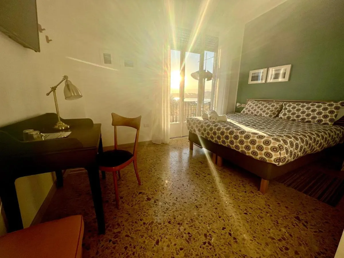 Garibaldi R&B Bed and Breakfast Μεσίνα